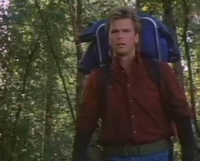 Angus MacGyver Trucs et Astuces - 3x04 Le Bateau Fantôme - MacGyver dans la forêt