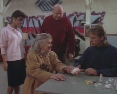 Angus MacGyver Trucs et Astuces - 5x11 La Vierge Disparue - Cynthia, Carol, Peter et Mac