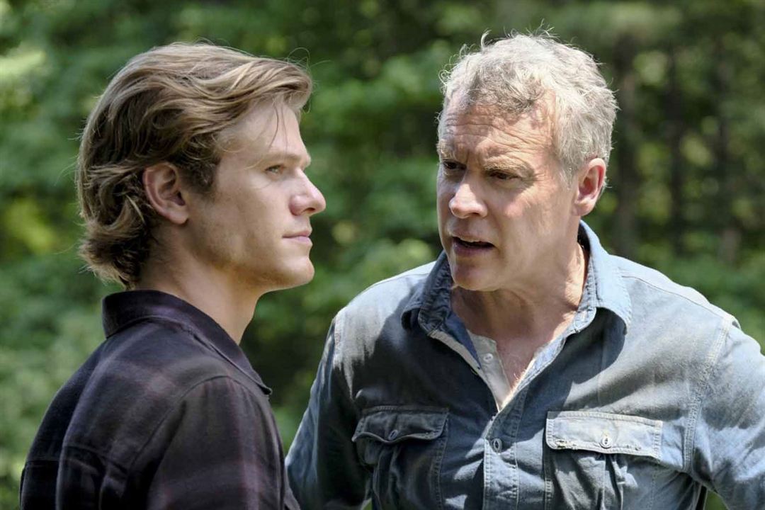 Angus MacGyver Trucs et Astuces - 3x01 Sur le fil du rasoir - Mac et son père en forêt à la recherche de Jack