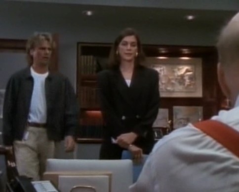 Angus MacGyver Trucs et Astuces - 7x02 Obsession - MacGyver et Cindy dans le bureau de Pete