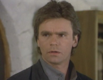 Angus MacGyver Trucs et Astuces - 1x16 Pour un Sourire de Penny - MacGyver