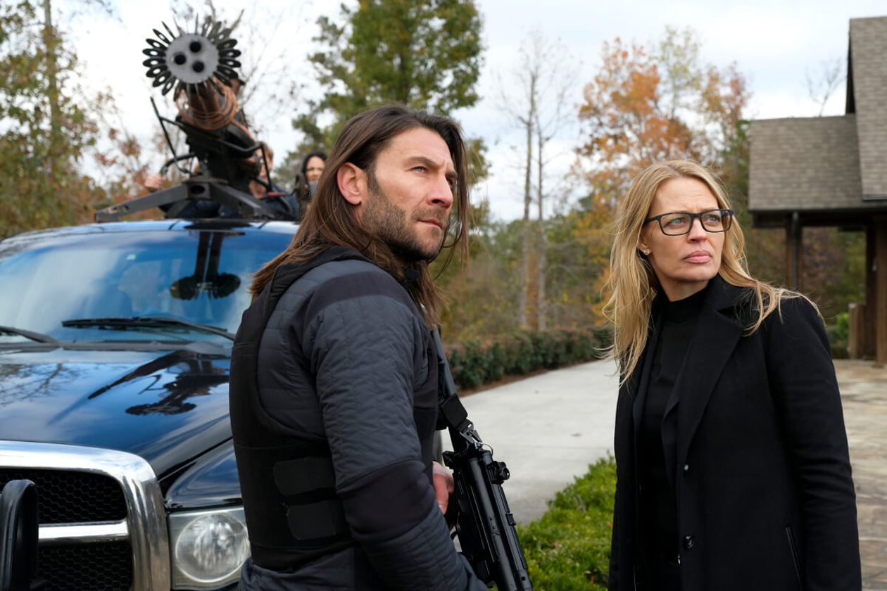 Angus MacGyver Trucs et Astuces - 4x12 Loyauté - Roman est la bras droit de Gwen