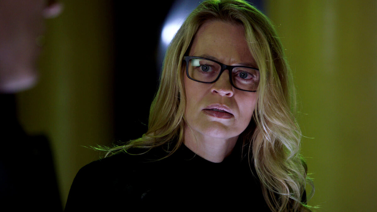Angus MacGyver Trucs et Astuces - 4x13 Sauver le Monde - Gwen est tiraillée entre sa mission et ce qui reste de sa famille Angus MacGyver Trucs et Astuces - 4x13 Sauver le Monde - Gwen est tiraillée entre sa mission et ce qui reste de sa famille